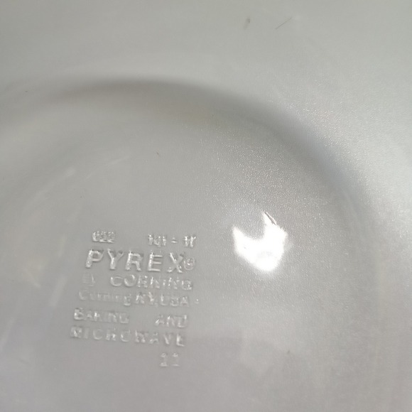 Vintage Pyrex Clear Glass Round Casserole Baking Dish Bowl with Lid 022 1 QT - Picture 4 of 6